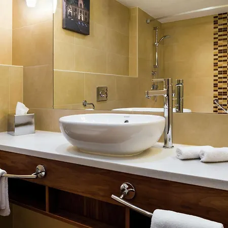 Ξενοδοχείο Hilton Garden 4*