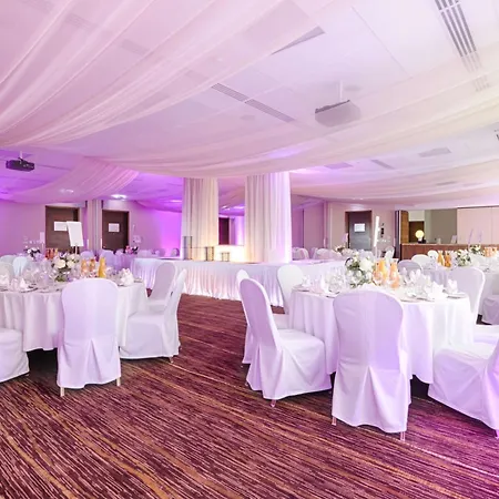Отель Hilton Garden