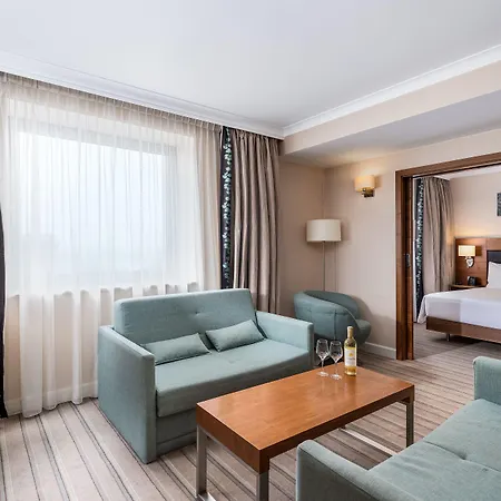 Отель Hilton Garden 4*