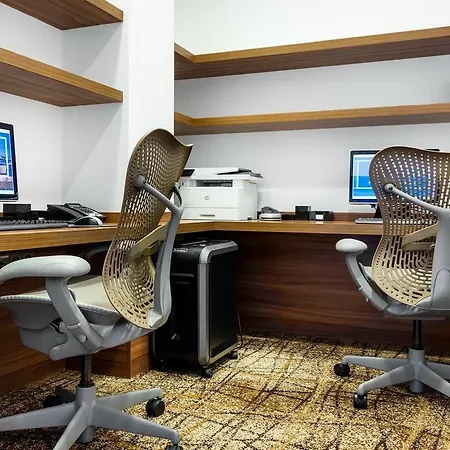 Hilton Garden Hotel 4*